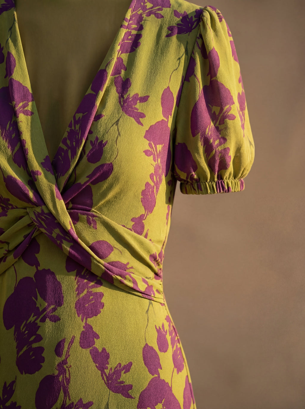 Ana - Elegante vestido de seda