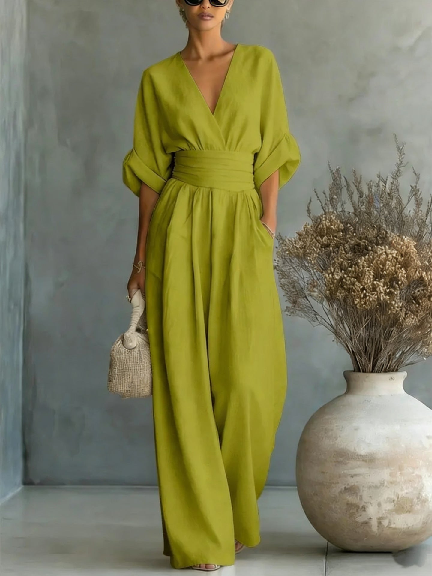 Valeria - Elegante vestido con escote en V, espalda descubierta y mangas fluidas