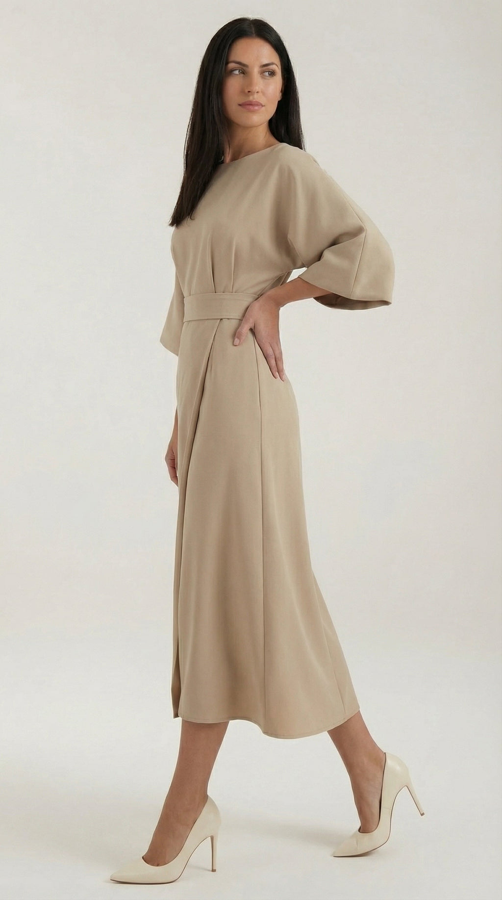 Vestido largo de Ana con cinturón
