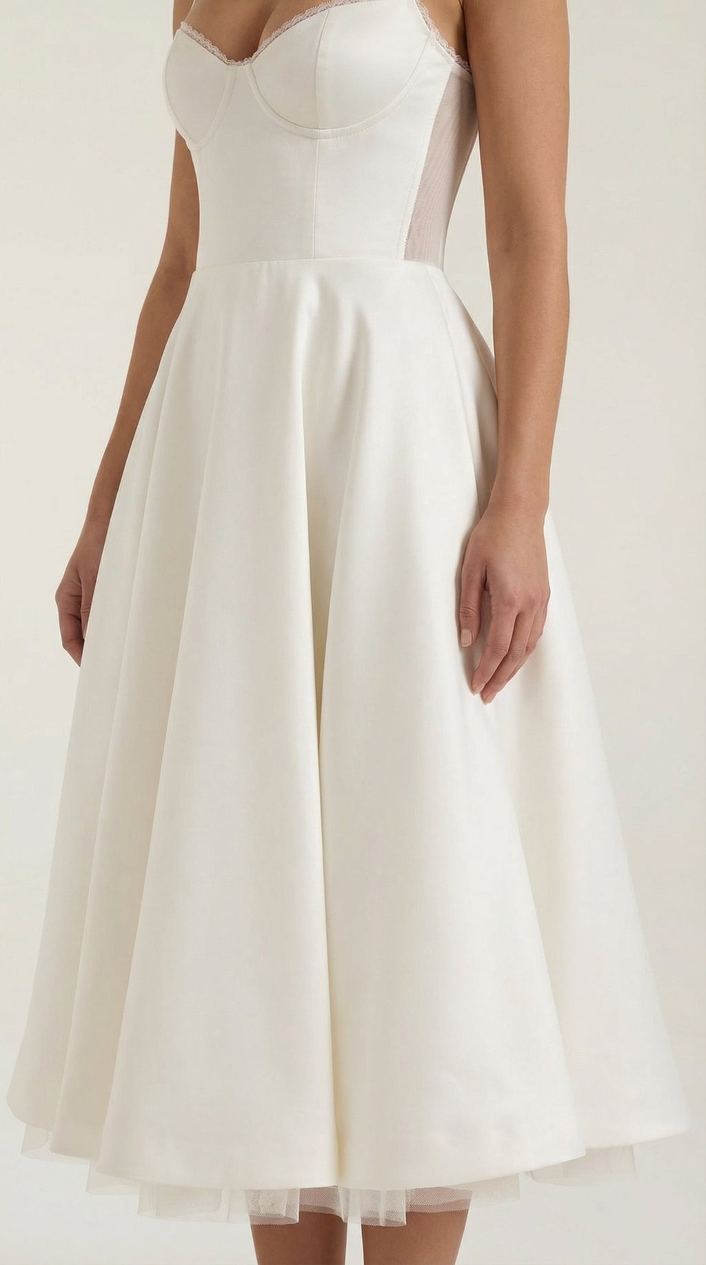 Vestido de tul y midi de Isold