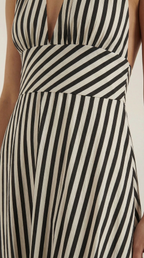 Vestido largo a rayas con cuello en V de Sandra