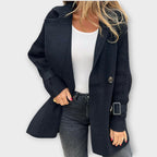 Abrigo de invierno con detalles de punto chic y acogedor